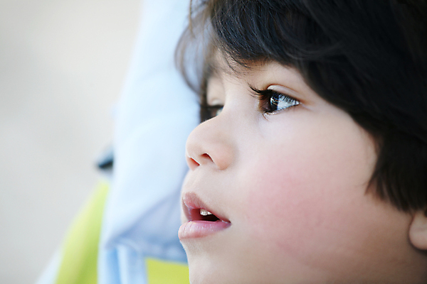 포토 JPG 해외이미지 백인 1 응시 여유 태국 한명 동양인 소년 옆모습 평화 침묵 흰색 표현 아기 걸음마 스칸디나비아 심각 혼혈 해외202004 해외포토 서양인 시선 남자 감정 아시아 어린이 뷰포인트 컬러 컨셉 모션 사람 인종 소리 다문화 파일형식 이미지허브