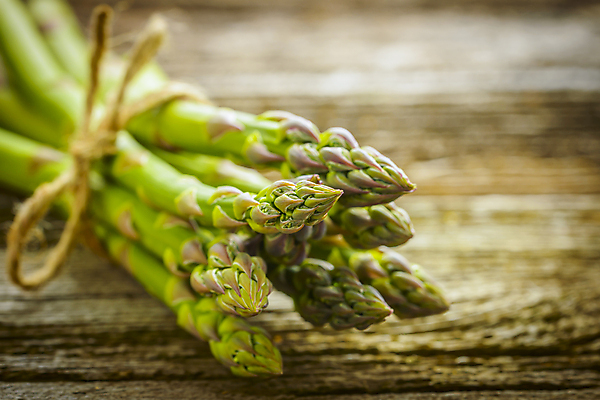 포토 JPG 해외이미지 계절 음식 백그라운드 채소 건강 사람없음 목재 초록색 신선 다발 묶기 보따리 아스파라거스 날것 내추럴 생식 카피스페이스 해외202004 해외포토 나무 컬러 재료 모션 공백 파일형식 이미지허브