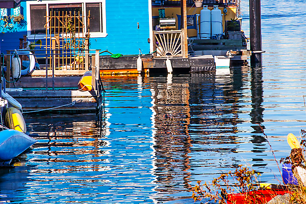 포토 JPG 해외이미지 바다 여행 캐나다 주택 항해 풍경 사람없음 야외 빨간색 파란색 빛 반사 마을 항구 보트 커뮤니티 나루 특별함 해외202004 해외포토 컬러 컨셉 북아메리카 배_교통 교통시설 건물 파일형식 이미지허브