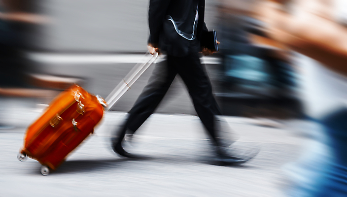 포토 JPG 해외이미지 남자 여행 포즈 백그라운드 오렌지 비즈니스 모션 추상 거리 사람 정장 성인 사람없음 야외 가로 빨간색 달리기 걷기 여행가방 검은색 흰색 도시 비즈니스맨 그룹 보행자 소프트포커스 큼 속도 바쁨 장면 재촉 블러 해외202004 해외포토 옷 컬러 컨셉 무늬 가방 과일 촬영기법 직장인 크기 파일형식 이미지허브