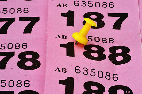 포토 JPG 해외이미지 분홍색 사람없음 숫자 상점 보라색 경쟁 우승 그리기 행운 티켓 도박 위험 쿠폰 기회 공평 자선단체 해외202004 해외포토 문자 컬러 컨셉 모션 최고 그룹 자선 파일형식 이미지허브