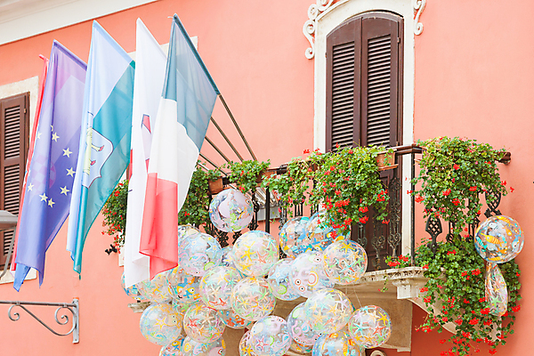 포토 JPG 해외이미지 전통 라이프스타일 디자인 꽃 여행 패턴 창문 난간 휴가 사람없음 장식 빨간색 초록색 컬러풀 장미 갈색 문 평화 자유 벚꽃 깃발 개화 오브젝트 그림 연어 크로아티아 표준 해외202004 해외포토 식물 유럽 컬러 컨셉 무늬 어류 생활 파일형식 이미지허브