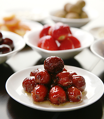 포토 JPG 해외이미지 접시 음식 과일 디저트 사람없음 식당 중국 자두 해외202004 해외포토 식기 아시아 상점 파일형식 이미지허브