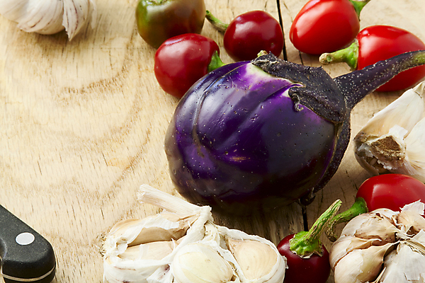 포토 JPG 해외이미지 문화 음식 백그라운드 농업 토마토 채소 과일 재료 자연 가지 건강 마늘 사람없음 빨간색 보라색 그룹 시장 먹기 오브젝트 유기농 날것 후추 멀티 숙성 채식주의자 해외202004 해외포토 웰빙 산업 컬러 모션 향신료 생태계 채식 파일형식 이미지허브