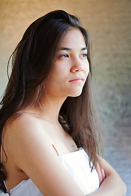 포토 JPG 해외이미지 긴머리 드레스 여자 행복 무기 어린이 생각 태국 한명 서기 동양인 10대 흰색 우아함 날씬함 다민족 교차 얇은 정중 혼혈 해외202004 해외포토 1 헤어스타일 옷 감정 아시아 컬러 컨셉 모션 청소년 사람 인종 몸매 다문화 파일형식 이미지허브