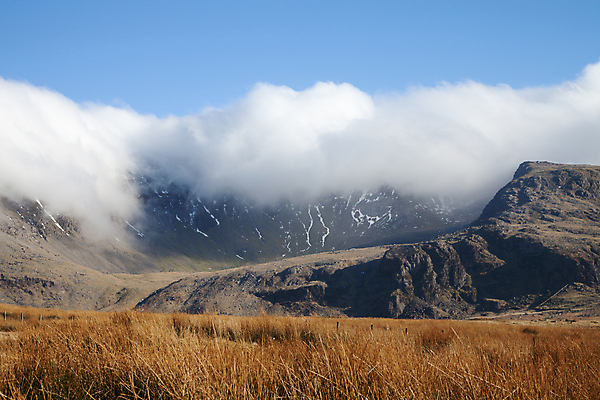 포토 JPG 해외이미지 구름 공원 하늘 휴가 영국 웨일즈 산 풍경 사람없음 야외 파란색 트래킹 전국 스노도니아 스노든산 해외202004 해외포토 자연요소 공공시설 유럽 컬러 레저 파일형식 이미지허브