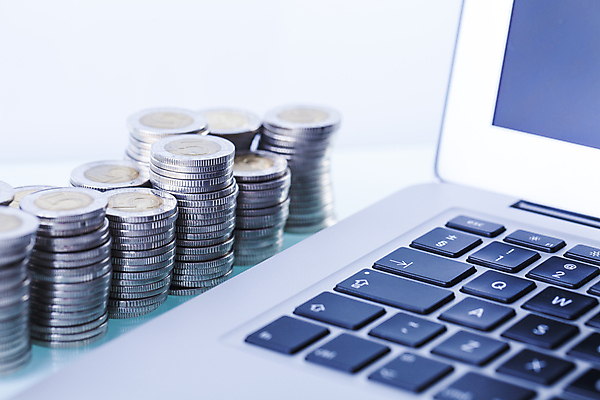 포토 JPG 해외이미지 라이프스타일 유럽 백그라운드 이동 컨셉 지폐 돈 비즈니스 성공 아이디어 사람없음 금융 경제 노트북 컴퓨터 상자 쌓기 동전 저축 계산기 유로 계산 재산 은퇴 가정경제 보안 투자 보험 고립 수입 줄서기 해외202004 해외포토 나라 가정 모션 문구용품 안전 생활 전자제품 장비 파일형식 이미지허브