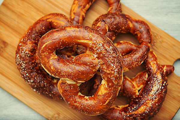 포토 JPG 해외이미지 회색배경 실내 사람없음 나무도마 브레첼 해외202004 해외포토 백그라운드 디저트 도마 내부 목재 회색 파일형식 이미지허브