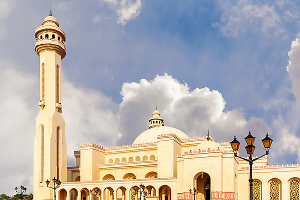 포토 JPG 해외이미지 구름 전통 디자인 외관 종교 문화 여행 사람없음 건물 세계 등불 램프 인사 재산 이슬람교 모스크 아라비아 라마단 명품 바레인 신앙심 아랍어 스타일 해외202004 해외포토 자연요소 건축물 중동 조명 금융 예절 상품 파일형식 이미지허브