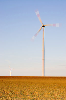 포토 JPG 해외이미지 밭 농업 하늘 바람 날씨 사람없음 빨간색 파란색 환경 힘 풍차 발전기 에너지 흰색 바퀴 생태계 프로펠러 방앗간 생태학 해외202004 해외포토 자연요소 교육 산업 컬러 발전소 파일형식 이미지허브