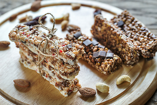 포토 JPG 해외이미지 실내 사람없음 아웃포커스 쌓기 묶기 아몬드 나무받침 에너지바 캐슈넛 그래놀라 나무배경 해외202004 해외포토 음식 백그라운드 모션 촬영기법 내부 목재 견과류 받침대 파일형식 이미지허브