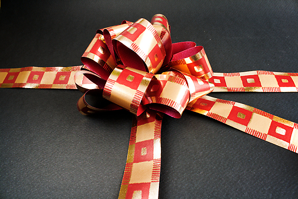 포토 JPG 해외이미지 리본 백그라운드 크리스마스 포장 휴가 발렌타인데이 선물 사람없음 빨간색 상자 검은색 생일 활 기회 만들기 패키지 손질 고립 해외202004 해외포토 기념일 컬러 모션 데이이벤트 파일형식 이미지허브