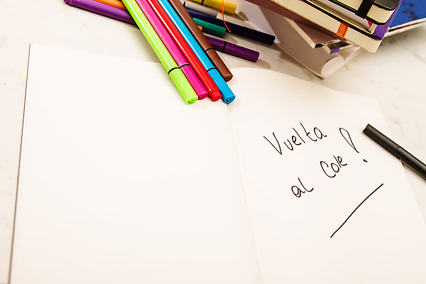 포토 JPG 해외이미지 학생 교육 종이 백그라운드 교실 학교 표시 수업 사람없음 책 스터디 컬러풀 독서 연필 우주 공책 기록 강의 읽기 책상 신학기 교과서 페이지 문제집 멍청이 필기체 내려보기 해외202004 해외포토 문자 컬러 가구 모션 문구용품 학용품 교재 학습 필기구 파일형식 이미지허브