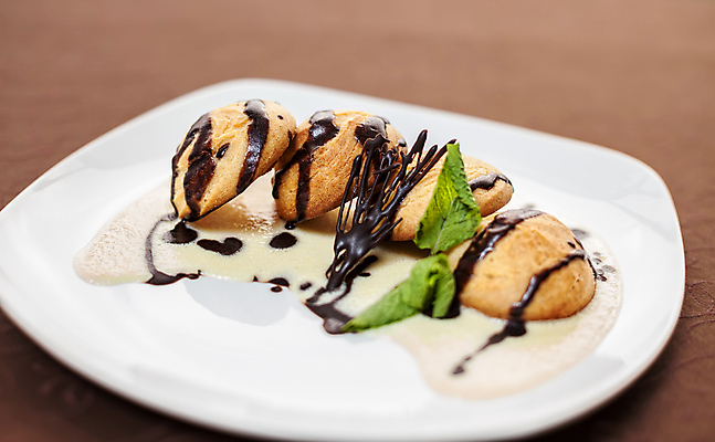 포토 JPG 해외이미지 접시 음식 백그라운드 부분 디저트 프레임 사탕 사람없음 케이크 상점 식당 초콜릿 흰색 달콤 맛 상품 먹기 민트 크림 오브젝트 페스츄리 해로움 해외202004 해외포토 식기 빵 컬러 컨셉 모션 허브 파일형식 이미지허브