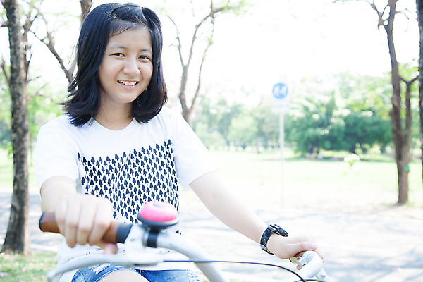 포토 JPG 해외이미지 라이프스타일 공원 여자 행복 아시아 도로 어린이 스포츠 태국 자연 놀이 휴식 건강 한명 사람 동양인 성인 야외 운동 정원 자전거 봄 기쁨 승차 순환 사이클링 내추럴 바이킹 해외202004 해외포토 1 계절 공공시설 감정 나라 길 컨셉 교통시설 모션 인종 생활 바이크 육상스포츠 생태계 파일형식 이미지허브