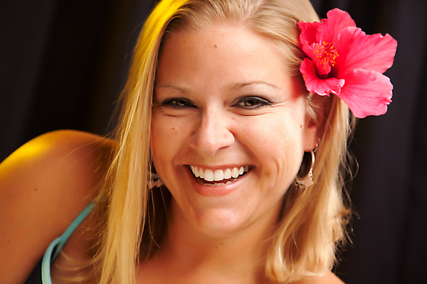 포토 JPG 해외이미지 모델 웰빙 여자 꽃 행복 얼굴 휴식 건강 사랑 한명 미소 사람 성인 빨간색 머리 유행 스파 화장품 꿈 우아함 피부 냄새 히비스커스 해외202004 해외포토 식물 1 감정 컬러 컨셉 표정 신체부위 뷰티 파일형식 이미지허브