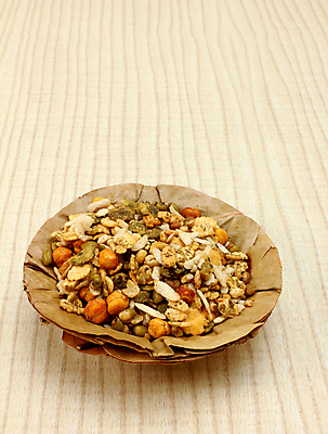 포토 JPG 해외이미지 음식 조각 옥수수 사람없음 컵 견과류 튀김 차 맥박 혼합 인도인 시리얼 굽기 매움 라마단 채식주의자 파키스탄 해외202004 해외포토 외국인 식기 아시아 음료 의학 곡류 동양인 맛 구이 채식 파일형식 이미지허브