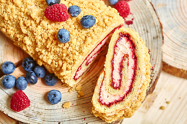 포토 JPG 해외이미지 접시 음식 조각 백그라운드 십자가 과일 부분 딸기 휴가 디저트 치즈 사람없음 장식 빨간색 갈색 과자 케이크 얼음 식사 빵집 소용돌이 흰색 대접 신선 원형 달콤 맛 아침식사 잼 설탕 굽기 먹기 스위스 크림 통나무 롤 충동구매 스펀지 핸드메이드 프로스팅 해외202004 해외포토 자연요소 도형 나무 식기 유럽 컬러 컨셉 모션 유제품 쇼핑 상점 회오리 소스_음식 구이 제빵 과소비 파일형식 이미지허브