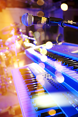 포토 JPG 해외이미지 음악 백그라운드 놀이 이벤트 사람없음 빛 파티 축제 소리 콘서트 공연 연주자 음악가 무대 기구 기타 악단 군중 야간 마이크 클럽 쇼 기타리스트 재즈 노래방 뮤지컬 팝 플레이어 생존 유흥 해외202004 해외포토 자연요소 직업 음향기기 현악기 문화예술 사람 파일형식 이미지허브