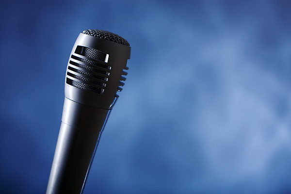 포토 JPG 해외이미지 음악 백그라운드 사람없음 검은색 어둠 공연 회색 은색 마이크 오브젝트 싱글 면접 방송 멀리 해외202004 해외포토 컬러 음향기기 비즈니스 문화예술 이벤트 파일형식 이미지허브