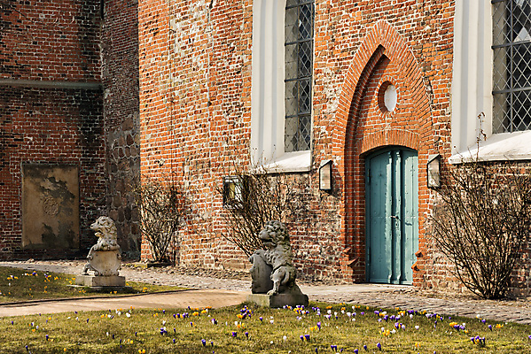 포토 JPG 해외이미지 꽃 기독교 크리스마스 건축양식 창문 하늘 거리 독일 사람없음 파란색 조각상 교회 맑음 예수 사자 신성 북쪽 첨탑 천연기념물 해외202004 해외포토 식물 기념일 건축 유럽 종교 컬러 포유류 종교건축 날씨 건물 조형물 탑 신_종교 방향 파일형식 이미지허브