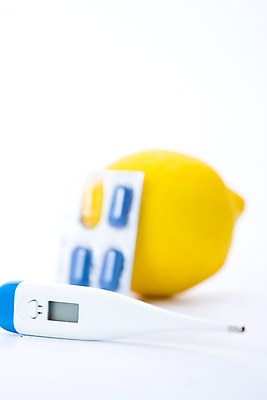 포토 JPG 해외이미지 과일 귤 건강 사람없음 파란색 알약 약 노란색 고통 추위 흰색 열 바이러스 질병 온도계 약국 레몬 감염 온도 조제 돌봄 마약 전염병 치료제 항생제 해외202004 해외포토 감정 컬러 의학 모션 만들기 파일형식 이미지허브