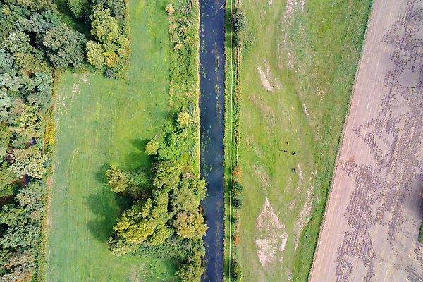 포토 JPG 해외이미지 나무 식물 도로 지구 여행 백그라운드 잎 농업 곡선 교통시설 자동차 자연 하늘 비행기 안테나 풍경 사람없음 야외 초록색 물 여름 강 갈색 환경 시골 정상 숲 내추럴 드론 직진 해외202004 해외포토 자연요소 계절 산업 길 선 육상교통 컬러 교통 통신 항공교통 대중교통 시설 생태계 파일형식 이미지허브