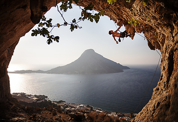 포토 JPG 해외이미지 주간 전신 남자 밧줄 바다 섬 매달리기 한명 성인 야외 옆모습 덩굴 암벽 암벽등반 암벽등반가 성인남자한명만 해외202004 해외포토 자연요소 식물 1 줄 뷰포인트 모션 사람 등산 남자한명만 성인남자만 파일형식 이미지허브