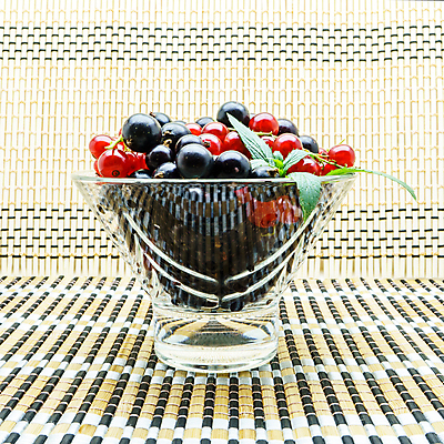 포토 JPG 해외이미지 열매 음식 다이어트 과일 유리 디저트 사람없음 빨간색 꽃병 검은색 식사 어둠 흰색 신선 달콤 작음 유기농 브런치 부드러움 건포도 고립 숙성 해외202004 해외포토 식물 웰빙 꽃 컬러 재질 포도 건강 감각 맛 크기 건과일 파일형식 이미지허브