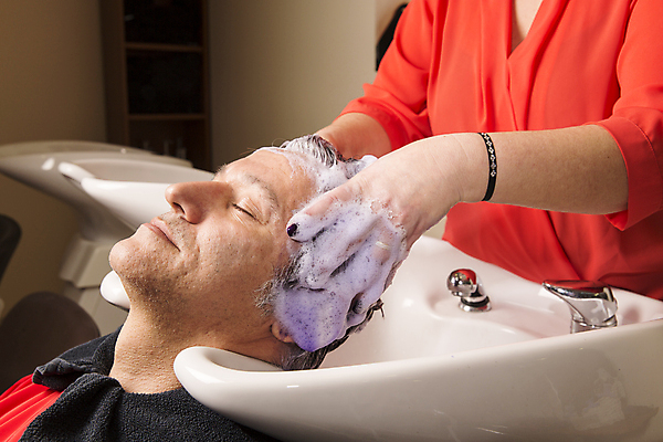 포토 JPG 해외이미지 백인 직업 헤어스타일 손 여자 행복 얼굴 2 휴식 실내 미소 사람 성인 두명 치료 물 머리 유행 상점 거품 회색 젖음 마사지 우아함 씻기 빨래 미용사 고객 서비스 싱크대 샴푸 돌봄 스타일리스트 스타일 해외202004 해외포토 자연요소 서양인 감정 컬러 컨셉 가사 의학 모션 표정 내부 신체부위 위생용품 청결 개수대 파일형식 이미지허브