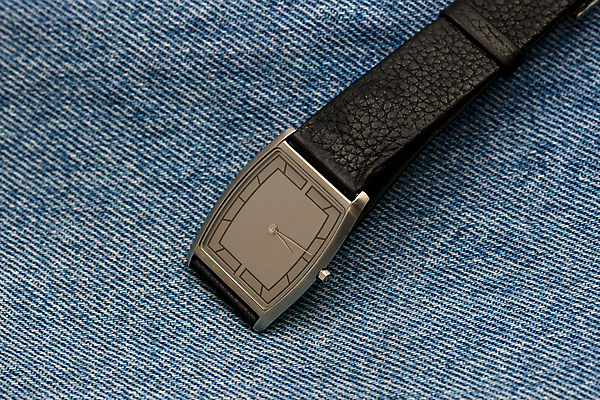 포토 JPG 해외이미지 학생 라이프스타일 손 옷 시계 컨셉 패턴 바지 학교 수업 형상 선물 사람없음 파란색 노란색 유행 금속 골동품 직물 시간 원형 역사 재산 황금 닫기 은색 주머니 엿보기 손목시계 질감 복고 땀 과거 타이머 마감 분 옛날 해외202004 해외포토 도형 교육 컬러 무늬 장신구 모션 재질 하의 생활 신체부위 금융 파일형식 이미지허브