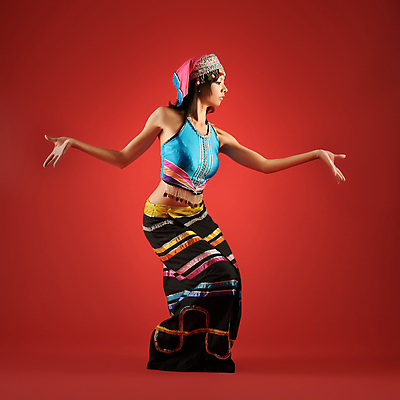 포토 JPG 해외이미지 캐릭터 전통 드레스 옷 아시아 문화 포즈 백그라운드 신체 태국 한명 동양인 빨간색 컬러풀 숫자 중국 연주자 댄서 표현 춤 원주민 신비 베트남 강렬 이국적 해외202004 해외포토 직업 문자 1 나라 컬러 컨셉 문화예술 사람 인종 동남아시아 음악가 아프리카인 파일형식 이미지허브