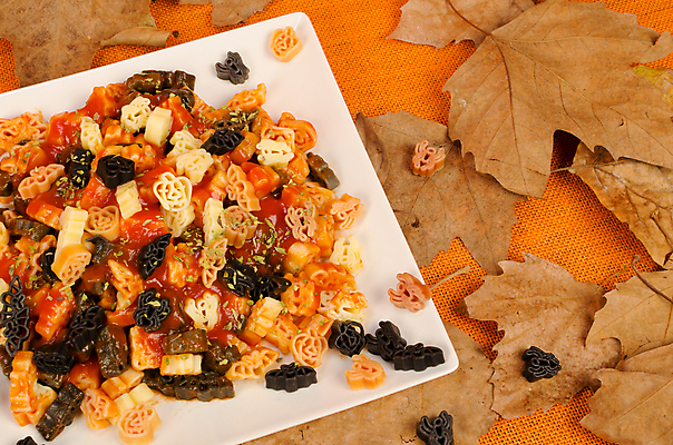 포토 JPG 해외이미지 접시 계절 음식 부분 휴가 파스타 건강 사람없음 가로 식사 할로윈 가을 축하 신선 무서움 서빙 해외202004 해외포토 식기 감정 컨셉 서양음식 파일형식 이미지허브