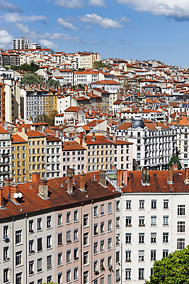포토 JPG 해외이미지 유럽 여행 건축양식 창문 지붕 아파트 주택 매달리기 사람없음 건물 컬러풀 금속 블록 프랑스 도시 도심 타일 프랑스어 리옹 해외202004 해외포토 문자 건축물 건축 나라 컬러 모션 재질 파일형식 이미지허브