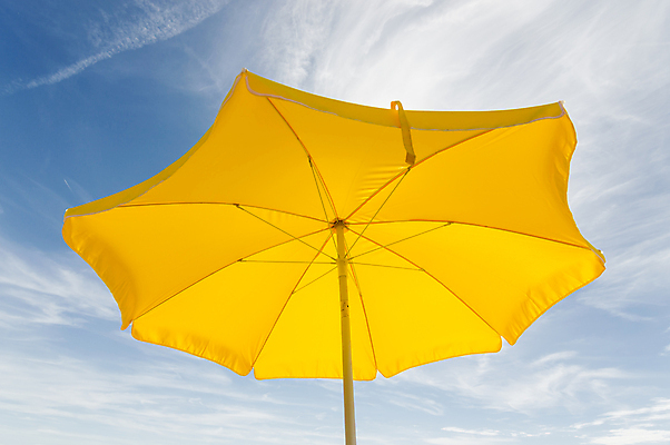 포토 JPG 해외이미지 구름 밧줄 여행 백그라운드 우산 하늘 지붕 건조 사람없음 파란색 노란색 맑음 기둥 보호 해외202004 해외포토 자연요소 건축 줄 컬러 컨셉 날씨 파일형식 이미지허브