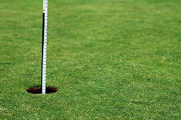 포토 JPG 해외이미지 스포츠 여행 밭 골프 가방 공 학교 놀이 휴가 휴식 풍경 잔디 취미 사람없음 야외 초록색 경쟁 카트 게임 깃발 구멍 막대기 골퍼 고급 목표 접속 강의 메달 클럽 슛 골프티 때리기 페어웨이 해외202004 해외포토 식물 잡화 교육 컬러 컨셉 농업 모션 운동선수 골프용품 구기 상_상패 파일형식 이미지허브
