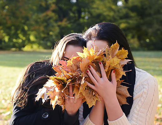 포토 JPG 해외이미지 나무 계절 공원 여자 행복 잎 2 장난 자연 놀이 서기 미소 두명 갈색 노란색 맑음 기쁨 가을 자매 긍정 숨기 성인여자만 해외202004 해외포토 식물 공공시설 감정 컬러 컨셉 가족 모션 날씨 표정 사람 생태계 여자만 성인만 파일형식 이미지허브