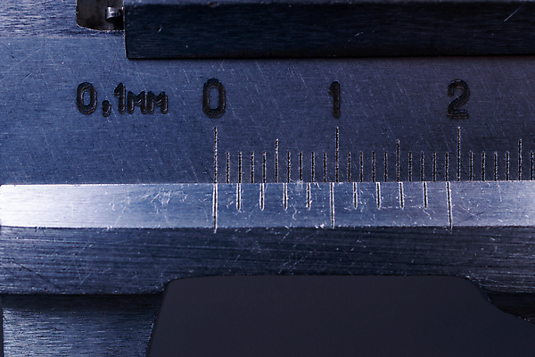 포토 JPG 해외이미지 산업 백그라운드 자 사람없음 숫자 금속 기계 장비 과학기술 흰색 기구 공구 업무 엔지니어 은색 측정 오브젝트 눈금 규칙 공학 계량기 게이지 옛날 철강 캘리퍼스 정확 해외202004 해외포토 문자 교육 컬러 컨셉 재질 문구용품 기술 도구 작업 기술자 파일형식 이미지허브