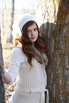 포토 JPG 해외이미지 나무 백인 모델 학생 라이프스타일 옷 계절 여자 캐나다 겨울 날씨 털 한명 사람 야외 10대 빨간색 유행 추위 생강 내추럴 스타일 해외202004 해외포토 서양인 식물 1 컬러 북아메리카 채소 청소년 생활 파일형식 이미지허브