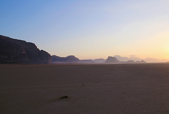 포토 JPG 해외이미지 구름 아시아 모래 여행 백그라운드 자연 하늘 산 건조 풍경 사람없음 야외 빨간색 파란색 환경 골짜기 계곡 트래킹 사막 바위 뜨거움 중앙 땅 언덕 부식 시력 오르기 사암 동쪽 내추럴 해외202004 해외포토 자연요소 나라 컬러 모션 레저 돌_바위 방향 생태계 파일형식 이미지허브