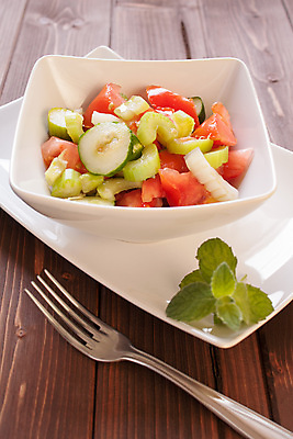 포토 JPG 해외이미지 접시 음식 포크 다이어트 토마토 채소 자연 오이 건강 사람없음 빛 식사 저녁식사 샐러드 신선 사발 맛 먹이 준비 점심식사 해외202004 해외포토 식기 컨셉 사기그릇 생태계 파일형식 이미지허브