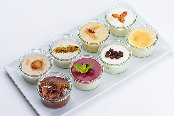 포토 JPG 해외이미지 쟁반 실내 종류 사람없음 여러개 다양 흰배경 푸딩 해외202004 해외포토 다수 백그라운드 디저트 내부 흰색 파일형식 이미지허브