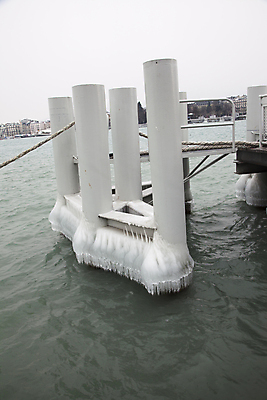 포토 JPG 해외이미지 계절 겨울 자연 날씨 풍경 사람없음 야외 물 냉동 얼음 추위 흰색 시원함 크리스탈 온도 고드름 해외202004 해외포토 자연요소 컬러 광석 생태계 파일형식 이미지허브