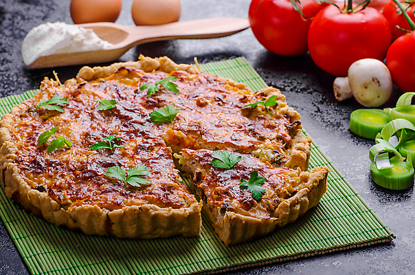 포토 JPG 해외이미지 접시 음식 조각 토마토 채소 탁자 치즈 함께함 건강 요리 사람없음 목재 초록색 케이크 계란 식사 저녁식사 버섯 껍질 시골 신선 황금 맛 브로콜리 굽기 허브 크림 브런치 부추 시금치 프랑스어 점심식사 폭식 입가심 주키니 채식주의자 타르트 페스츄리 핸드메이드 해외202004 해외포토 나무 식물 문자 식기 빵 컬러 가구 컨셉 재료 디저트 유제품 알 구이 채식 파이 파일형식 이미지허브