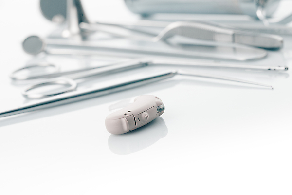 포토 JPG 해외이미지 직업 과학 백그라운드 건강 병원 집게 주사기 사람없음 약 디지털 거울 장비 기구 도구 도움 수술 플라스틱 마이크 오브젝트 수화기 서비스 전자 펜치 청각 외과 순서 소통 돌봄 철강 프로세서 헬프 해외202004 해외포토 음향기기 컨셉 의학 의료기기 모션 재질 치료 공구 전화기 파일형식 이미지허브