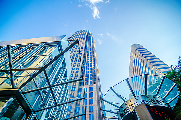 포토 JPG 해외이미지 여행 비즈니스 건축양식 하늘 거리 아파트 파노라마 풍경 사람없음 건물 금융 파란색 사무실 조각상 탑 고층빌딩 미국 도시 센터 도심 투자 지역 타운 스카이라인 실행 해외202004 해외포토 건축물 건축 컬러 북아메리카 주택 촬영기법 빌딩 경제 조형물 파일형식 이미지허브