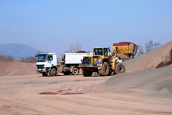 포토 JPG 해외이미지 산업 교통시설 모션 사람없음 환경 힘 기계 장비 기차 화물 업무 엔지니어 운전사 큼 땅 불도저 굴착기 삽 먼지 광택 트랙터 공학 땅파기 로딩 선로 작동 해외202004 해외포토 직업 교육 육상교통 교통 대중교통 운송업 작업 중장비 기술자 크기 농기계 시설 특수차량 파일형식 이미지허브