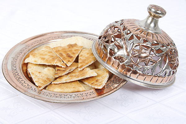 포토 JPG 해외이미지 전통 식기 접시 문화 음식 빵 조각 건강 요리 사람없음 식사 저녁식사 소고기 식탁보 흰색 신선 사발 플랫 맛 그릴 아침식사 지중해 먹기 슬라이스 동쪽 그리스인 점심식사 아랍어 피타 해외202004 튀르키예 해외포토 서양인 아시아 바다 컬러 컨셉 모션 주방용품 육류 사기그릇 방향 파일형식 이미지허브