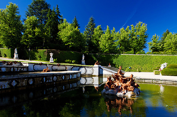 포토 JPG 해외이미지 외관 유럽 여행 미술 사람없음 야외 정원 세계여행 스페인 분수 원예 서유럽 해외202004 해외포토 나라 문화예술 취미 세계 파일형식 이미지허브