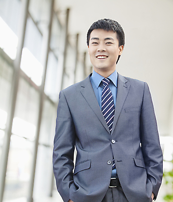 포토 JPG 해외이미지 응시 행복 로우앵글 회사 비즈니스 창문 성공 넥타이 짧은머리 실내 한명 서기 웃음 정장 손짓 상반신 세로 30대 컬러풀 사무실 중국 비즈니스맨 전문직 디지털합성 만족 옷입기 베이징 개성 구성 해외202004 해외포토 직업 1 헤어스타일 시선 잡화 옷 남자 감정 아시아 뷰포인트 컬러 컨셉 모션 표정 사람 내부 장년 직장인 파일형식 이미지허브